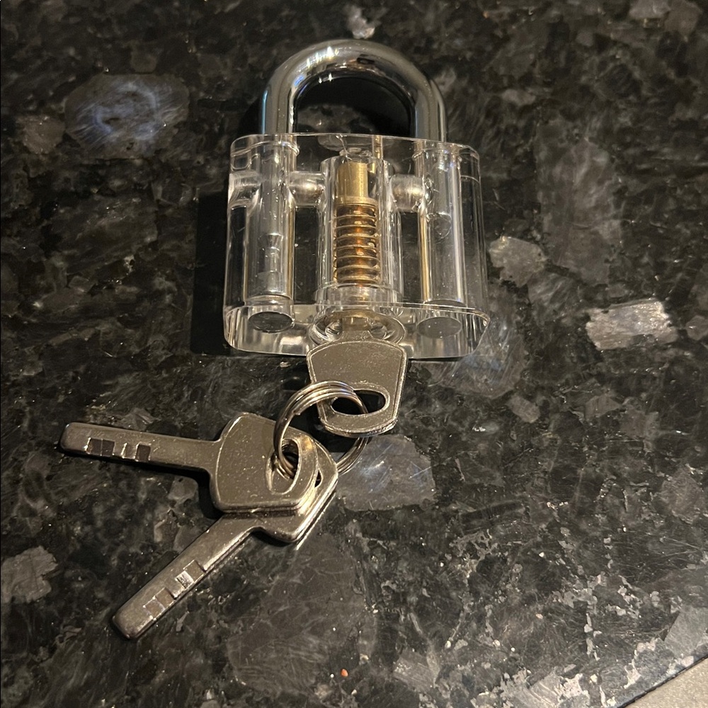 Transparent locks and keys for lock picking practice - Picture 6 of 7